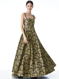 A gown that takes things to a whole other level with an expertly fit bodice, metallic jacquard, and pleated skirt. Basically a dress fit for a queen (aka you). alice + olivia Marla Metallic Ball Gown in Black/Gold, Size 2 Metallic Ball, Alice And Olivia, Fitted Bodice, Alice Olivia, Ball Gown, Pleated Skirt, Sleeveless Formal Dress, Dress Length, Halter Dress