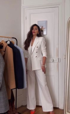 Bussines Outfits Women Formal, Blazer Outfits For Women Graduation, Business Woman Successful Outfit, Blazer Blanco Outfit Formal, Women Formal Suit Work Outfits, Stylish Graduation Outfits, Formal Outfits For Women Black, Bussines Dresses, Grad Suits For Women