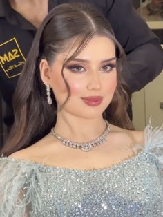 Hairstyle Ideas For Off Shoulder Dress, Hair Styles With Dress Types, Medium Length Hairstyles For Weddings, Hair Styles Retro, Hairstyles For Medium Length Hair Wedding Guest, Hair Do Wisuda, Makeup To Go With Blue Dress, Turkish Hairstyles, Walima Hairstyles