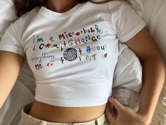 Taylor Swift Shirts, Estilo Taylor Swift, Cardigan Sweater Jacket, Cropped Tops, Print Crop Tops, Crop Top Blouse, Boho Maxi Dress, Cutout Dress, Cardigan Tops