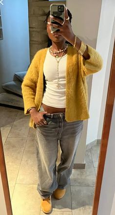 Spunky Outfits, Yellow Outfit Aesthetic, Minimalist Fits, Yellow Shoes Outfit, Pakaian Hipster, Ootd Streetwear, Denim On Denim, Outfit Inspo Casual, Mia 3