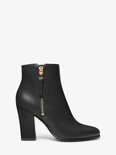 Fun Money, Michael Kors Boots, Michael Kors Outlet, Canvas Boots, Wardrobe Accessories, Leather Platform Sandals, Sandals Wedges, Leather Moccasins, Leather Riding Boots