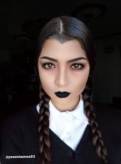 Merlina Adams 🖤🦇 Maquillaje de Merlina Adams// Merlina Addams makeup 🦇🖤 Maquillaje halloween 🖤🦇🕸️🕷️🕷️🕷️ Wensday Addams Makeup, Maquillaje Dark, Wednesday Makeup, Costume Makeup Tutorial, Teknik Makeup, Halloween Makeup Diy