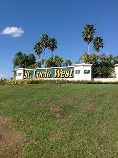 the sign for st ludie west in front of palm trees