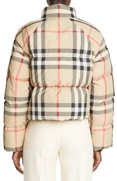 Coat Jacket Outfit, Burberry Jacket Women, Burberry Clothes, Beige Puffer, Plaid Trench Coat, Burberry Coat, Chic Tops, Down Puffer Jacket, Canvas Jacket