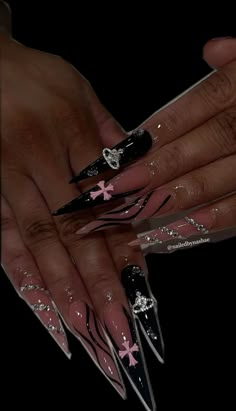 Bling Stiletto Nails, Graffiti Nails, Acrylic Nails Stiletto, Long Stiletto Nails, Sharp Nails, Pointy Nails, Punk Nails, Diy Acrylic Nails