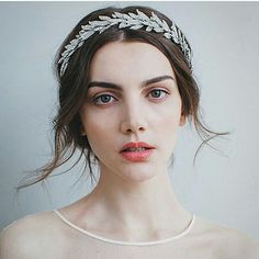 Stunning photo and headpiece  from @jenniferbehr  #weddinginspiration #weddinghair #weddingaccessories Luxury Hair Accessories, 얼굴 그리기, Bride Headpiece, Braut Make-up, Jennifer Behr, Dry Brush, Luxury Hair, 50th Wedding, Bridal Crown