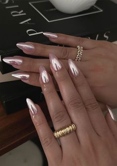 New Years Eve Nails, Chrome Nails Designs, Nail Trend, Wearing Jewelry, Metallic Nails, Winter Nail Designs, Nail Designs Glitter, New Year's Nails, Simple Nail Designs