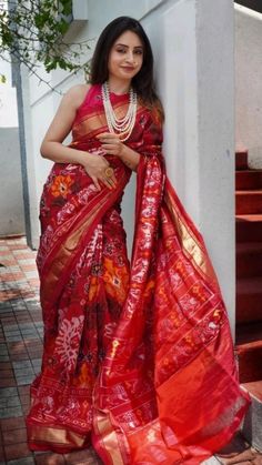 Blouse With Patola Saree, Patola Silk Saree Blouse Designs, Patola Saree Blouses, Ikkat Saree Blouse Designs, Bandhani Saree Look, Latest Paithani Sarees, Patola Saree Blouse Designs Latest, Red Patola Saree, Paithani Saree Traditional Look