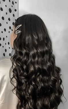 Wedding Hair Black, Ios 17 Wallpaper, Hair Styling Tips, 17 Wallpaper, Soft Shiny Hair, Black Wavy Hair, Ios 17, Natural Wigs