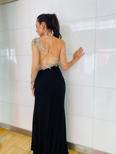 Description: The “Darcy” one shoulder gown! Sheer Bodice with a touch of Bling. A Must for that next Special Event. Style with your favorite heels and matching clutch for the evening. Model is 5.8"/size 2 and wearing size 4 or XS in the picture. All merchandise ship from United States. Please email info@danielleemon.com for additional sizes and colors. Product Details: Style: One Shoulder Hand Beaded Semi-Ball Gown Length: Long Fabric: 100% Polyester Fully Lined Closure: Hidden Side Zipper Care One Shoulder Gown, Hand Beading, Backless Dress Formal, Special Events, Ball Gowns, Bodice, One Shoulder, Prom Dresses, Size 2