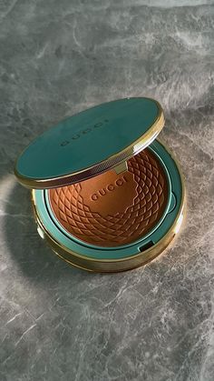 Gucci Bronzer @guccibeauty #guccibronzer ⠀ Хорошо набирается на кисть, отлично отдает свой цвет, имеет деликатное золотое сияние. Очень… | Instagram 2023 Gucci, October 1, Make Up Artist, Bronzer, Gucci, On Instagram, Instagram