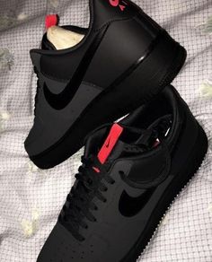 🖤 Drop your Size...#NikeAirForce1 #AF1 #Sneakerhead #StreetStyle #Fashion #NikeLifestyle #SneakerObsessed #NikeAddict #NikeKicks #AirForce1Love Nike Blazer Outfit, Nike Shoes Blue, Nike Shoes Women Fashion, Nike Fashion Shoes, Black Nike Shoes, Jordan Shoes Retro, All Nike Shoes, Nike Air Shoes, Cute Nike Shoes