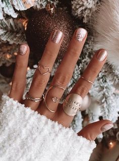 10 ideas de uñas glitter para brillar en Navidad - Mujer de 10 Fall Nail Design, Autumn Is Coming, Ready For Autumn, Light Elegance, Nails 2021, Nails Fall, Fall Nail Colors, Autumn Clothes