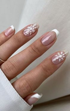 CHRISTMAS NAIL IDEAS | DECEMBER NAILS Christmas Nails White, December Nails, Cute Christmas Nails, Winter Nails Acrylic, Christmas Nails Easy, Christmas Gel Nails, French Tip Acrylic Nails, Nails White, Snowflake Nails