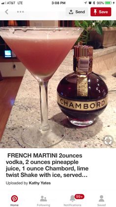 French Martini, Cocktail Drinks Alcoholic, Liquor Drinks, Boozy Drinks, Fancy Drinks, Mixed Drinks Recipes, Martini Recipes, Cocktail Drinks Recipes, Ooh La La