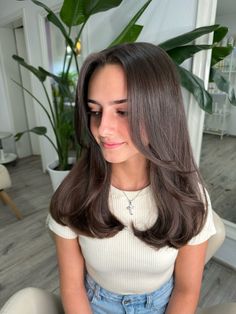 #hair #hairstyle #haircolor #haircare #hairgoals #brownhaircolors #brownie #wavyhaircuts #stuttgart Cute Brown Haircuts, Sporty Haircuts For Women, Brown Haircuts Medium, Flared Haircut, Haircuts Dark Brown Hair, Medium Haircut Wavy, Haircut For Medium Wavy Hair, Thick Asian Haircut, Medium Hair Cuts Idea