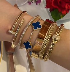 Rich Girl Jewelry Aesthetic, Bracelet Stacks Gold, Luxury Bracelet Stack, Luxury Jewelry Aesthetic, Girly Jewellery, Pretty Stacks, Gold Jwellary, Luxury Gold Jewelry