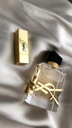 Luxury Parfum Aesthetic, Ysl Products, Ysl Perfume Aesthetic, Ysl Perfume Woman, Rich Women Perfume, Chanel Les Exclusifs, 背景 シンプル