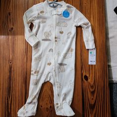 Very Nice Lightweight Footed Sleeper, White With Farm Animals All Over. Has The 2-Way Zipper Making Diaper Changes So Much Easier! Super Cute Design And Nice Material. Size 6 Moths And The Brand Is Carter's. Selling Because The Season And Size Don't Match Up, They Are Nwt. Feel Free To Bundle For A Better Deal! White Cartoon Print Onesie For Playwear, White Onesie With Cartoon Print For Playwear, Playful White Onesie For Bedtime, Cute White Onesie For Bedtime, Cute White Bedtime Onesie, Fitted White Onesie For Bedtime, Fitted White Onesie With Cartoon Print, White Fitted Onesie With Cartoon Print, Reindeer Onesie