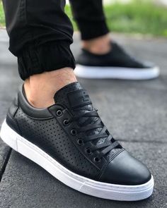 Mens White Casual Shoes, Shoes For Men Stylish, Top Fashion Design, Mens Fashion Casual Shoes, Industrial Safety, Casual Shoes For Men, White Casual Shoes, Formal Mens Fashion, Shoes Photography