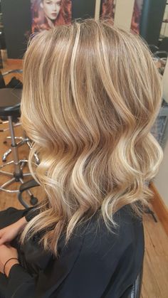 Medium Aesthetic, Balayage Medium, Blonde Honey, Aesthetic Brown, Honey Blonde Hair, Honey Hair, Blonde Hair Looks, Blonde Hair With Highlights, Hair Brown