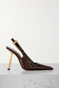 SAINT LAURENT's 'Lee' slingbacks will elevate any look thanks to the shiny sculptural heels. They've been made in Italy from glossy patent-leather and have an exaggerated gold-tone buckle. Why not match a wine-tinted lip stain or manicure to the deep burgundy shade? Burgundy Pumps, Burgundy Heels, Dr Shoes, Shoes Heels Classy, Burgundy Shoes, Heels Classy, Chic Shoes, Classic Heels, Saint Laurent Shoes