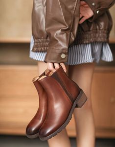 Comfortable Womens Boots, Leather Oxfords Women, Brown Leather Chelsea Boots, Styling Chelsea Boots, Womens Leather Ankle Boots, Fall Winter Essentials, Botas Chelsea, Chunky Heels Sandals, Leather Chelsea Boots