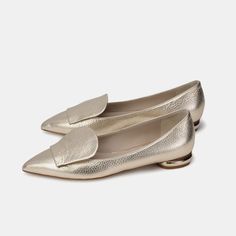 The Lia Flat Slip-On Loafer - Luxury Italian Flat Shoes – BellsandBecks.com Dressy Flats, Low Heel Flats, Cap Toe Shoes, Artisan Fashion, Luxury Flats, Italian Leather Shoes, Pink Flats, Pointy Toe Flats, Gold Caps