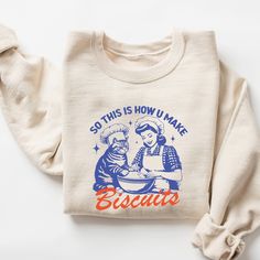 So This Is How U Make Biscuits Sweatshirt, Funny Sweatshirt, Baking Shirt, Retro Sweatshirt, Vintage Shirt, Womens Sweatshirt, Cat Shirt 🧵 HOW TO ORDER   - Pick your size and color from the drop down menus  - Review the sizing and color options in the listing photos  - Add the item to your cart and complete the checkout process  - We'll start working on your order right away! 🧵SIZING  - Please review the listing photos to see the size charts  - These photos will also show you how to order a re Cute Funny Sweatshirts, Cute Crew Neck Sweatshirt With Funny Print, Vintage Crew Neck Sweatshirt With Text Print, Funny Crew Neck Sweatshirt With Print, Cat Biscuits, Cute Crew Neck Sweatshirt With Cat Design, Make Biscuits, Vintage Cat Sweatshirt, Back Shirt