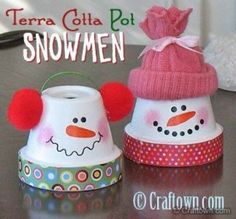 two snowmen hats sitting on top of a table with the caption'terracotta pot snowman what a cute craft to make for christmas? '