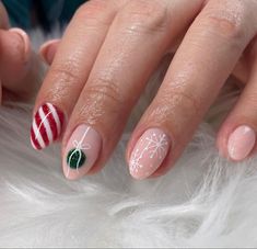 Unique Short Nail Designs, Red Sparkle Nails, Holiday Nail Ideas, Christmas Nails Designs, Milk And Cookies For Santa, Christmas Eve Plate, Cookies For Santa, Holiday Nail, Christmas Gel Nails