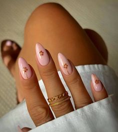 Short Almond Nail Art, Better Nails, Bali Nails, Shellac Nails Fall, Almond Gel Nails, New Nail Trends, Brown Nails Design, Colourful Nails