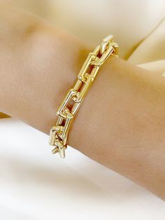 Thick handmade solid gold paper clip bracelet Gold Large Open Link Chain Bracelet ,Real Gold Paper Clip Bracelet , Rectangle Bracelet Gold  ✪ Handmade / Handcrafted Fine Jewelry  ✪ Gold Weight: Approx. 12.31-16.00g   ✪ Metal:  14K Solid Gold   ✪Width of each Bangles:   ✪ Length of the each Bangles: 4-10 inches   ✪ Gold Color: White gold, Rose gold, Yellow gold ♡ For questions or special designs, please contact us via message. We are happy to hear from our customers and always respond quickly. Comments are always valuable. 🎁 TRANSPORTATION You can put your choice in the cart, it will be in stock and shipped within 24 hours! . Deliveries are made within 3-5 days. We are not responsible for customs duties incurred during international orders. ☎ Please leave your phone number at the checkout Modern Gold Chain Bracelet With Box Clasp, Gold Chain Bracelet With Rectangular Links, Rectangular Chain Bracelet With Box Clasp As Gift, Elegant Paperclip Bracelet With Chunky Chain, Yellow Gold Chain Bracelet With Rectangular Links, Luxury Gold Paperclip Bracelet With Box Chain, Rectangular Metal Paperclip Bracelet, Gold Link Bracelet With Box Clasp, Yellow Gold Paperclip Bracelet With Chunky Chain For Gift