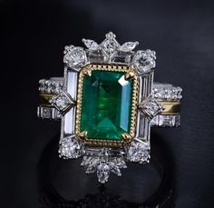 Emerald Halo Engagement Ring, Bijoux Art Deco, Emerald Halo, Jewellery Ideas, Exclusive Jewelry, Deco Jewelry, Emerald Jewelry, Vintage Jewels, Art Deco Jewelry