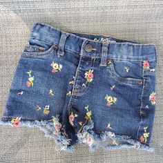 3t Bnwot Adjustable Waist Floral Denim Shorts, Floral Denim, Cat & Jack, Kids Bottoms, Denim Shorts, Kids Shop, Color Blue, Floral, Pink