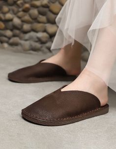 Features: Item Type: Leather Slippers Gender: Female Main Material: Cowhide Heel Type: Flat Upper Material: Cow Leather Heel Height: Low (2 cm) Closure Type: Slip-on Color: Black, Brown Season: Summer, Spring Size:35-41 Obiono Shoes, Rashguard Swimsuit, Swimwear High Waisted, Retro Shoes, Lace Dress Long, Leather Slippers, Brown Sandals, Flat Boots, Leather Flats