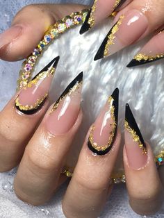 Almond Shaped Black And Gold Nails, Black And White And Gold Nails, Black Silver And Gold Nails, Gold And Black Nails Ideas, Black And Gold New Years Nails, Black And Gold Birthday Nails, Black And Gold Almond Nails, Black And Gold Stiletto Nails, Black And Golden Nails