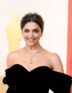 the actress poses in her oscars gown at the 91th annual academy awards