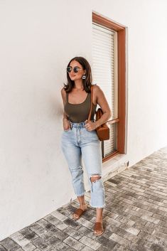 Marlow Bodysuit in Olive #springstyle #summerstyle #bodysuitoutfit Chique Outfits, Body Suit Outfits, Casual Styles, Fashion Blogger Style, Trend Fashion, Mom Outfits, Mode Inspiration, Casual Summer Outfits, Looks Vintage