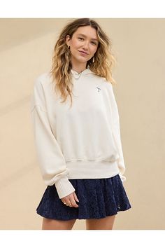 Lightweight & ultra-comfy Real Good Everyday fleece/The coziest brushed inside (so you'll never want to take it off!)/Trim deets on cuffs & hem/Cute embroidered bow on the chest/Accessibility deets: over-the-head access for easier on/off Aerie Clothing, Cute Hoodies, Embroidered Bow, Cool Stuff, American Eagle Outfitters Jeans, Dream Clothes, The Cool, Cropped Hoodie, Women's Jeans