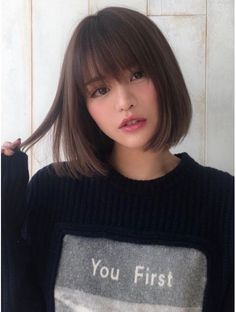 ليلي كولينز, Bob Hairstyles With Bangs, Shot Hair Styles, Penteado Cabelo Curto, Creative Hairstyles, Trending Hairstyles, Short Hair With Bangs, Haircuts With Bangs, Grunge Hair