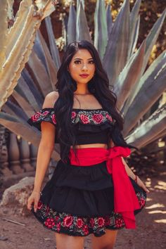 Cultural Mexican Outfit, Cute Mexican Dresses, Mexican Theme Dama Dresses, Fiesta Party Outfit Ideas, Mexican Graduation Outfit, Mexican Themed Outfits, Mexican Attire Women Party, Mexican Heritage Outfit, Mexican Fiesta Outfit Ideas