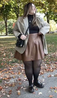 Short Skirt Winter Outfit, Plus Size Goth Fashion, Skirt Winter Outfit, Plus Size Grunge, Midsize Outfit, Plus Size Goth, Librarian Style, Skirt Winter, Plus Size Looks