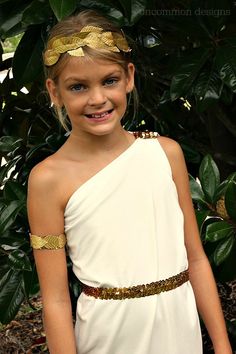 Make a Simple Greek Goddess Costume. This is such a beautiful handmade Halloween costume and can be made in no time! Uncommon Designs Greek Goddess Costume Diy, Goddess Costume Diy, Greece Costume, Handmade Halloween Costumes, Roman Costume, Greek Costume