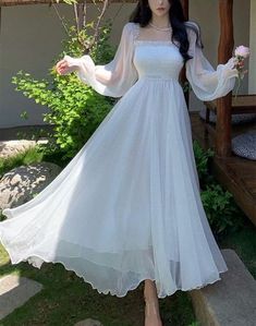 Cute Flowy Dresses Long, Simple Elegant White Dress, Long Frilly Dress, Simple Flowy Dress, White Flowy Dresses, Vestidos Elegantes Aesthetic, Vestido Blanco Aesthetic, Gourgous Dresses, Simple Flowy Wedding Dress