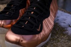 The raffle for the Nike Air Foamposite One "Metallic Copper" just opened up on pufferreds.com rules at the top! A cross between b-ball greatness and legendary off-court style, this icon retains the liquid look of the Foamposite upper. The signature "1 Cent" logo and low-profile cushioning let others know it's game time. What does it mean to you? Check in @pufferreds for more. #pufferreds #raffle