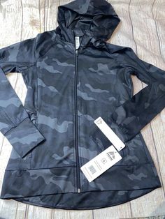 Reebok Women’s Small Black Camo Hooded Zip Up Jacket NEW. Urban Hooded Activewear For Sports, Functional Workout Hooded Jacket With Adjustable Hood, Functional Winter Workout Hooded Jacket, Functional Winter Hooded Workout Jacket, Functional Winter Hooded Jacket For Workout, Functional Hooded Jacket With Adjustable Hood For Workout, Winter Sportswear Hooded Workout Jacket, Winter Workout Track Jacket, Functional Outerwear With Adjustable Hood For Workout