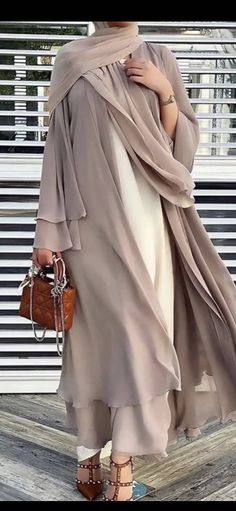 This lovely chiffon abaya features a longline two layer design with loose sleeves, and a comfortable and lightweight material. Styles For University, Abayas Aesthetic, Cute Abayas, Abaya Kimono Dubai, Abaya Models, Abaya Fits, Learning Stories Examples, Plain Abaya, Abaya Cardigan