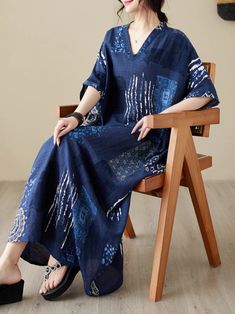 Women's Kaftan Dress. crafted with a blend of cotton and linen for ultimate comfort and breathability. The dress features a flattering V-neck collar and chic short sleeves. perfect for warmer days. Adorned with an abstract pattern in a captivating shade of blue. it adds a modern touch to your wardrobe. This versatile dress is available in one size. with measurements of 133cm in length and a bust circumference of 158cm. Embrace effortless style and elegance with this kaftan dress. designed to mak Abstract Color, Bat Sleeve, Versatile Dress, Short Sleeve Pattern, Sleeve Pattern, Versatile Dresses, Kaftan Dress, Style Maxi Dress, Neck Collar